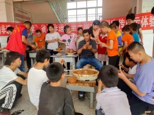 西集镇举办“人民的非遗，人民共享”省级非遗伏里土陶进校园宣传“展示体验日”活动-爱山亭网