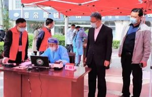 王德海现场督导第5轮全员核酸检测采样工作-爱山亭网