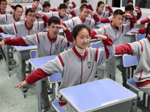 枣庄十八中：疫情防控常态化，室内操练起来-爱山亭网