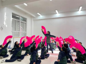 演绎课程魅力，促进学生发展-爱山亭网