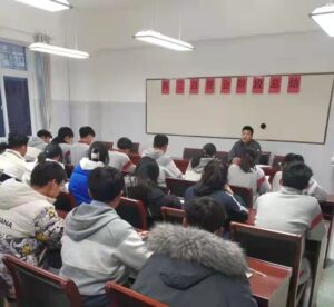 枣庄市第十八中学召开高三年级自管会阶段总结大会-爱山亭网