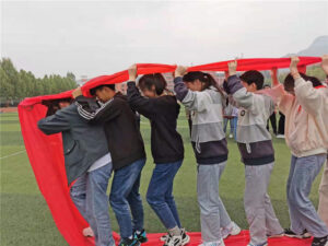 同行共建、同行万里 ――枣庄十八中高三年级复习减压活动-爱山亭网