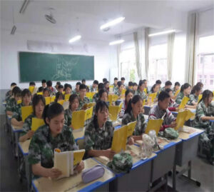 枣庄十八中军训系列活动之以青春洋溢，书写未来人生-爱山亭网