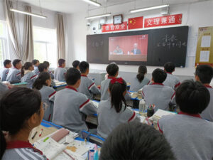 枣庄十八中组织团员学生青年教师收看共青团成立100周年庆祝大会-爱山亭网