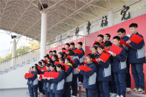 国旗下成长：阳光总在风雨后-爱山亭网