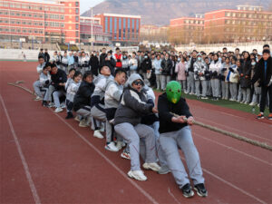 枣庄十八中：冬季拔河 激情聚力-爱山亭网