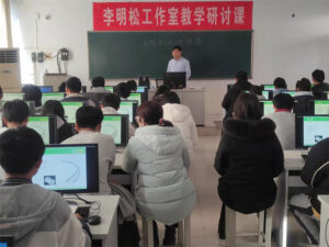 枣庄十八中：三尺讲台献寸心-爱山亭网