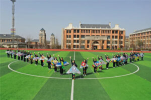 枣庄翔宇:风筝舞春意，巧手绘纸鸢-爱山亭网