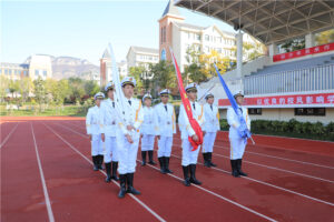 国旗下成长：全力备“战”，诚信应“考”-爱山亭网