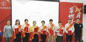 师者:以爱润心 以心启智-爱山亭网