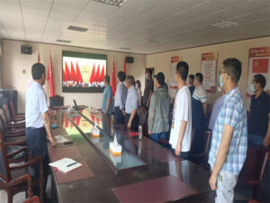 枣庄市第十八中学委员会组织师生党员收看省第十二次党代会开幕式-爱山亭网