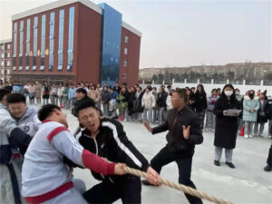 枣庄十八中：高三年级举行拔河比赛减压活动-爱山亭网