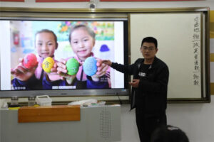 枣庄翔宇：把春天绘在鸡蛋上-爱山亭网