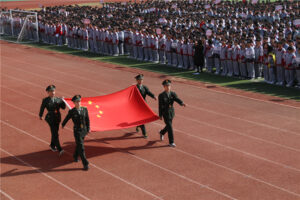 枣庄十八中升旗仪式：红心永向党，书香浸校园-爱山亭网