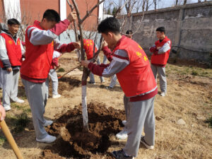 “树”起希望，“植”得期待――枣庄十八中举行植树节活动-爱山亭网