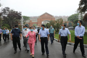 市人大食品安全检查组莅临枣庄翔宇中学进行工作视察-爱山亭网