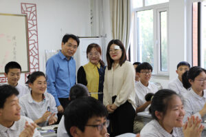 卢志文总校长看望枣庄总校高三、初三师生-爱山亭网