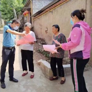 机关接地气  干部走基层-爱山亭网