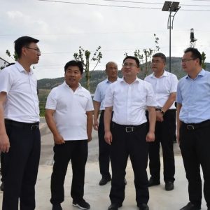 刘洪鹏调研示范镇路域环境、重点企业经济运行及防汛工作-爱山亭网