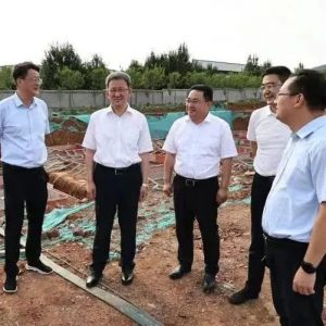 王德海督导重点项目建设并进行现场办公-爱山亭网