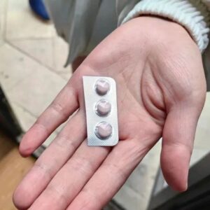 刚到的退烧药就剪开了，药店老板这个举动出人意料-爱山亭网