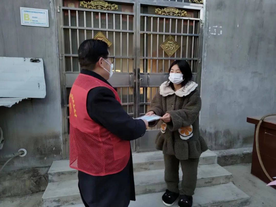 图片[3]-冯卯：驻村第一书记发放“爱心礼包”守护村民安康-爱山亭网