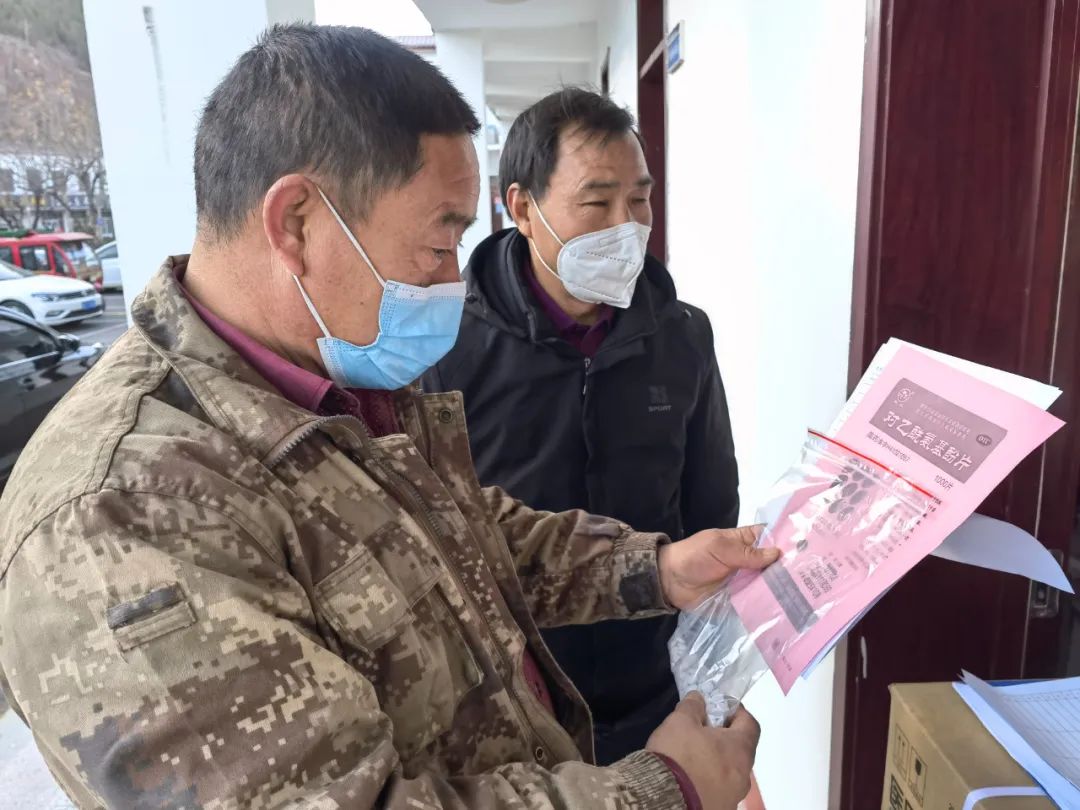 图片[3]-流动诊所 冬日暖阳——徐庄镇流动医疗救治小分队在行动-爱山亭网