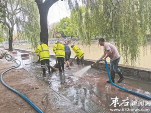 排除积水淤泥 恢复路面整洁-爱山亭网