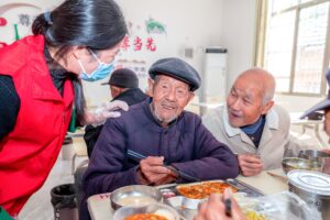 “暖心食堂”暖民心-爱山亭网