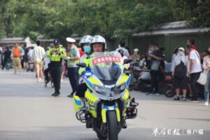 粗心考生忘带准考证 “铁骑护考队”助力高考-爱山亭网