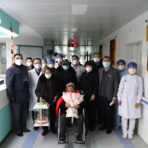 百岁老人出院啦！-爱山亭网