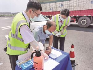 枣菏高速滕州西出入口把好“入城关”-爱山亭网