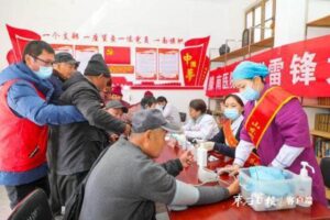 滕州志愿者义诊在乡村-爱山亭网