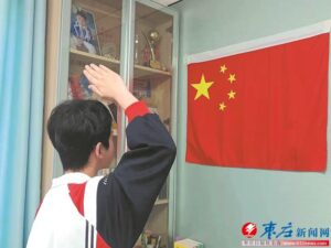 凤鸣中学举行居家升旗仪式-爱山亭网