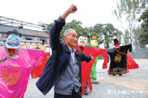 传承非遗技艺鲁南“人灯舞”-爱山亭网