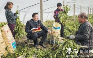 全会精神宣讲进大棚-爱山亭网