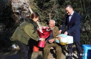 两年捐款30000元 一颗红心跟党走-爱山亭网