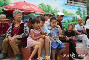 小山村搭起“大舞台”-爱山亭网