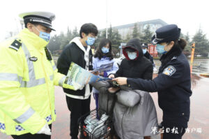 滕州市公安局开展“佳节保平安 文明志愿行”志愿服务活动-爱山亭网