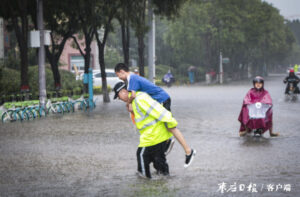 全力以赴迎战汛情-爱山亭网