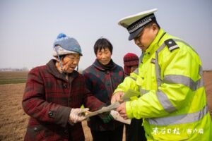 交通安全进农村 田间地头话安全-爱山亭网