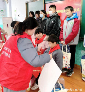 小包大爱 “青”暖人心-爱山亭网