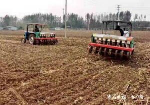 陶庄镇抢抓墒情播种小麦-爱山亭网