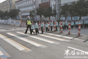 交通安全宣传进校园-爱山亭网