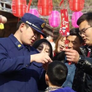枣庄市消防救援支队山亭大队开展“猜消防灯谜、迎元宵佳节”宣传活动-爱山亭网
