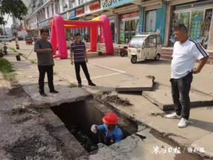 阴平镇干群同在 做好暴雨防灾减损-爱山亭网