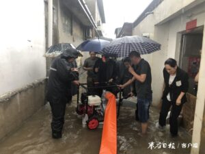 坛山街道加强巡逻 全力做好防汛工作-爱山亭网