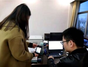 峄城：手机亮证为企业查询提供“暖心服务”-爱山亭网