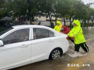 暴雨侵城 峄城积水路段陆续疏通-爱山亭网