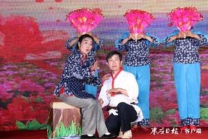 峄城：“党史+文艺”将党史知识送到群众家门口-爱山亭网